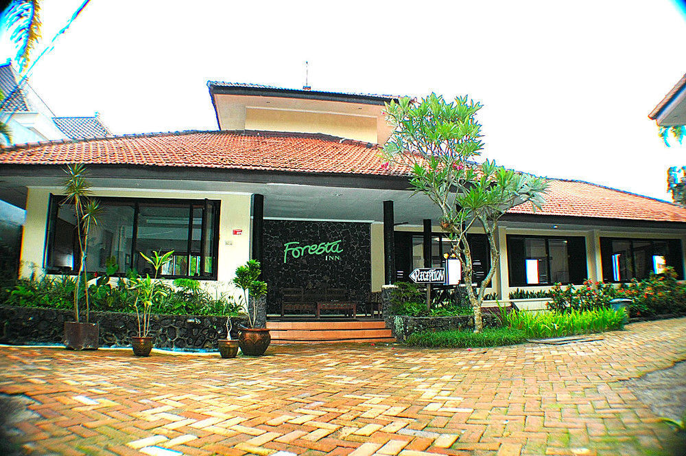 Foresta Inn Family Resort Prigen Екстер'єр фото