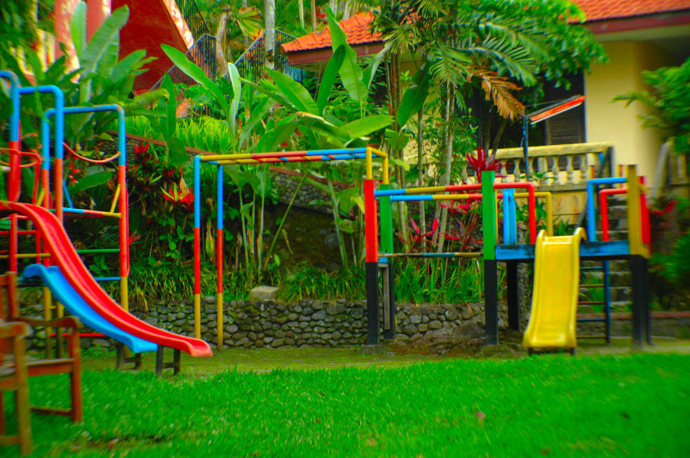 Foresta Inn Family Resort Prigen Екстер'єр фото