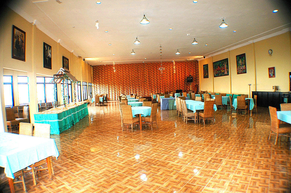 Foresta Inn Family Resort Prigen Екстер'єр фото