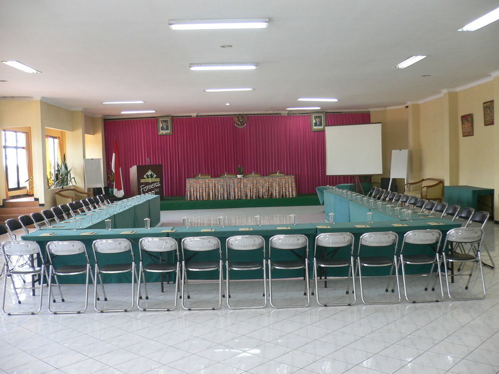 Foresta Inn Family Resort Prigen Екстер'єр фото