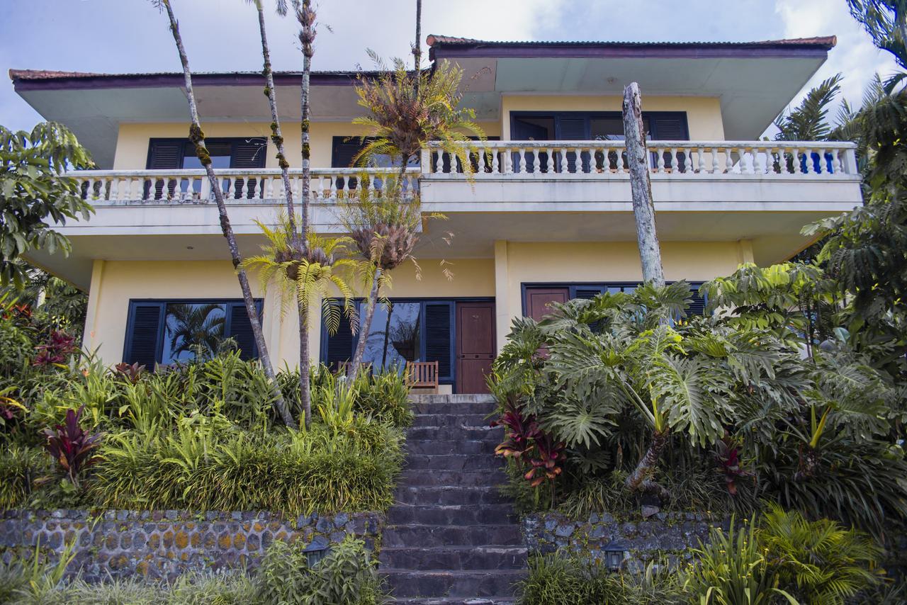 Foresta Inn Family Resort Prigen Екстер'єр фото
