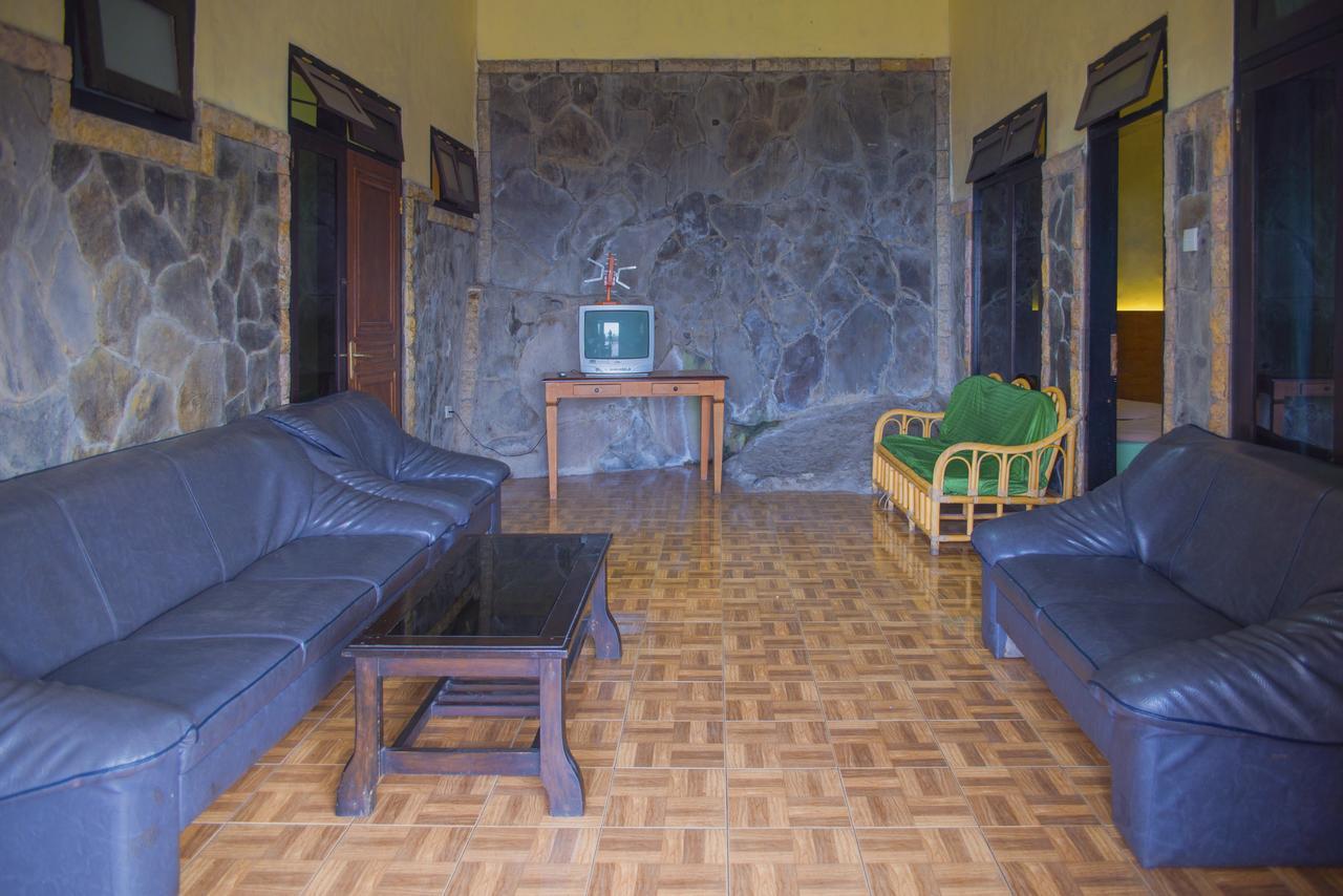 Foresta Inn Family Resort Prigen Екстер'єр фото