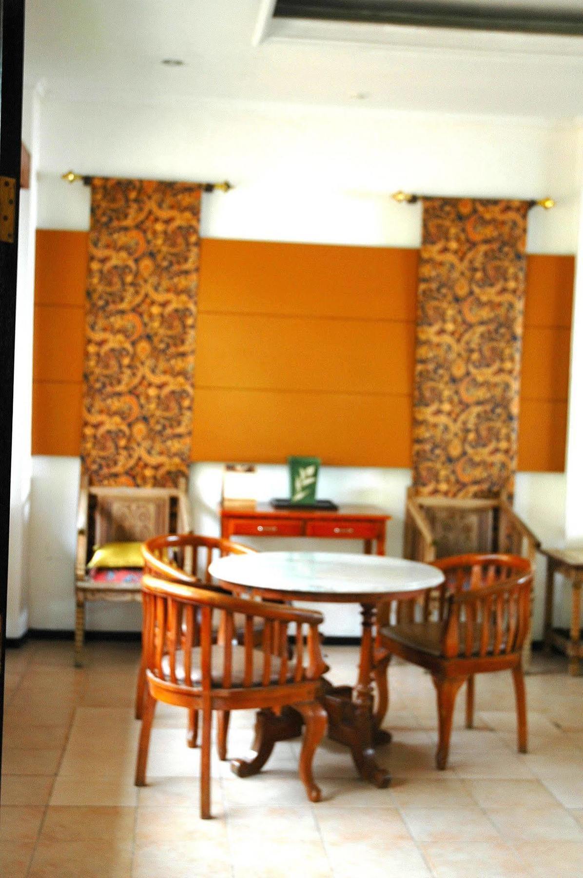 Foresta Inn Family Resort Prigen Екстер'єр фото